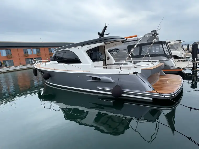Privacy-edited yachting perspective 19